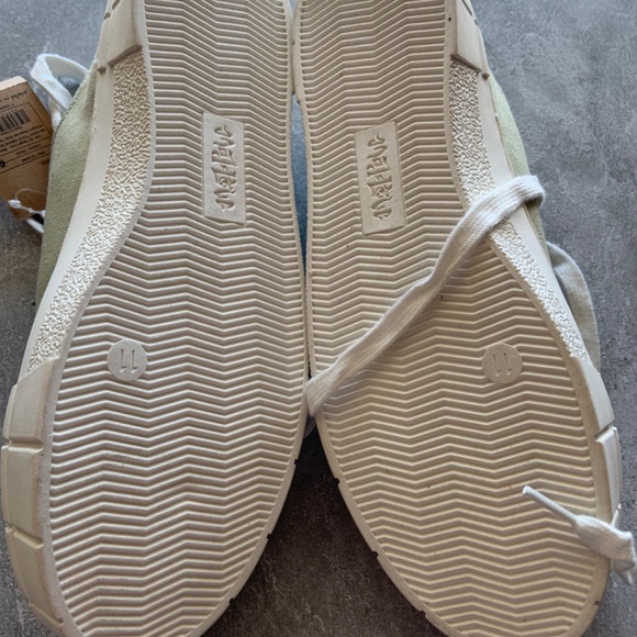 Mad Love Women’s Fran Sneaker Green - Picture 4 of 9